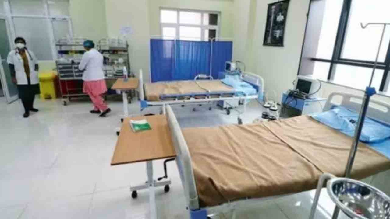 Rat menace in hospital | ఆసుపత్రిలోని వైద్య పరికరాలను నాశనం చేసిన ఎలుకలు.. వైద్య సేవలకు   అంతరాయం