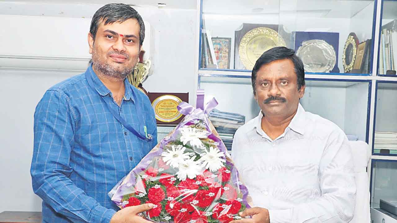 సింగరేణి పీఆర్వోకు డాక్టరేట్‌