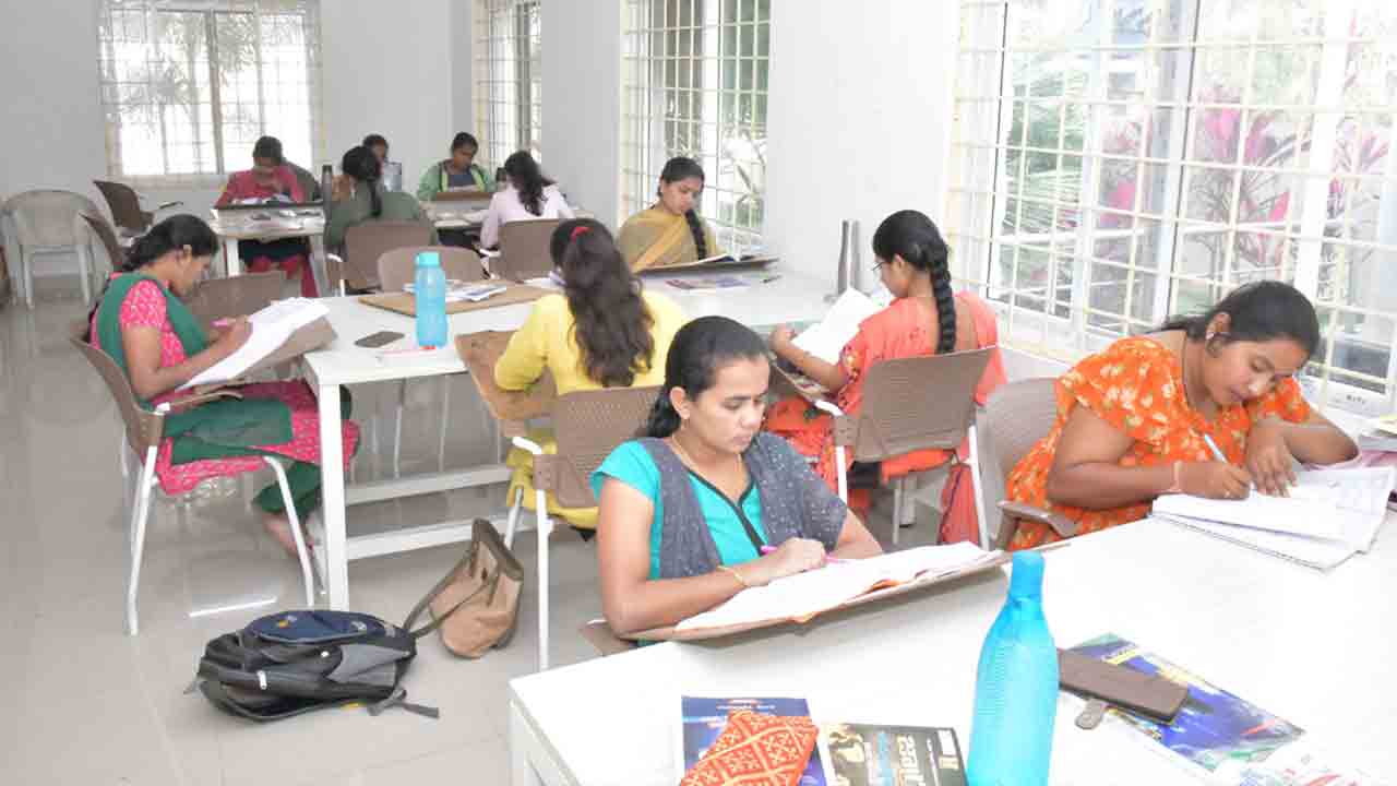 TS Group- 1 Prelims | గ్రూప్‌-1 ప్రిలిమ్స్‌ డేట్‌ ఫిక్స్‌.. ఓఎమ్మార్‌ పద్ధతిలో ఎగ్జామ్‌..