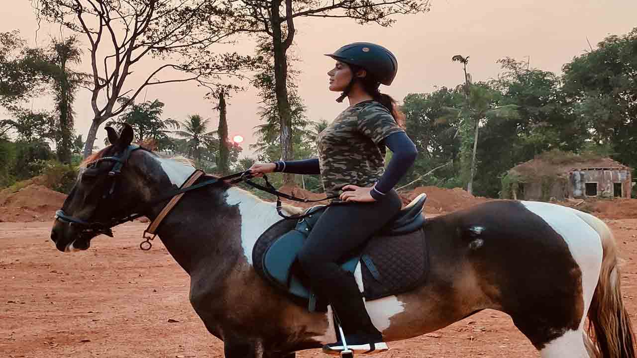 Samyuktha Menon | నిఖిల్ కోసం హార్స్ రైడింగ్ నేర్చుకుంటున్న సంయుక్త మీనన్‌