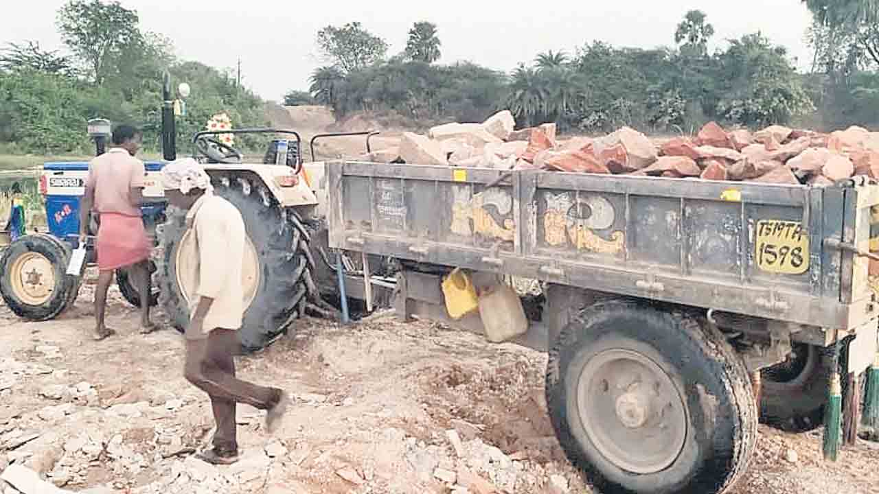 రాళ్ల వాగులో దొంగలు