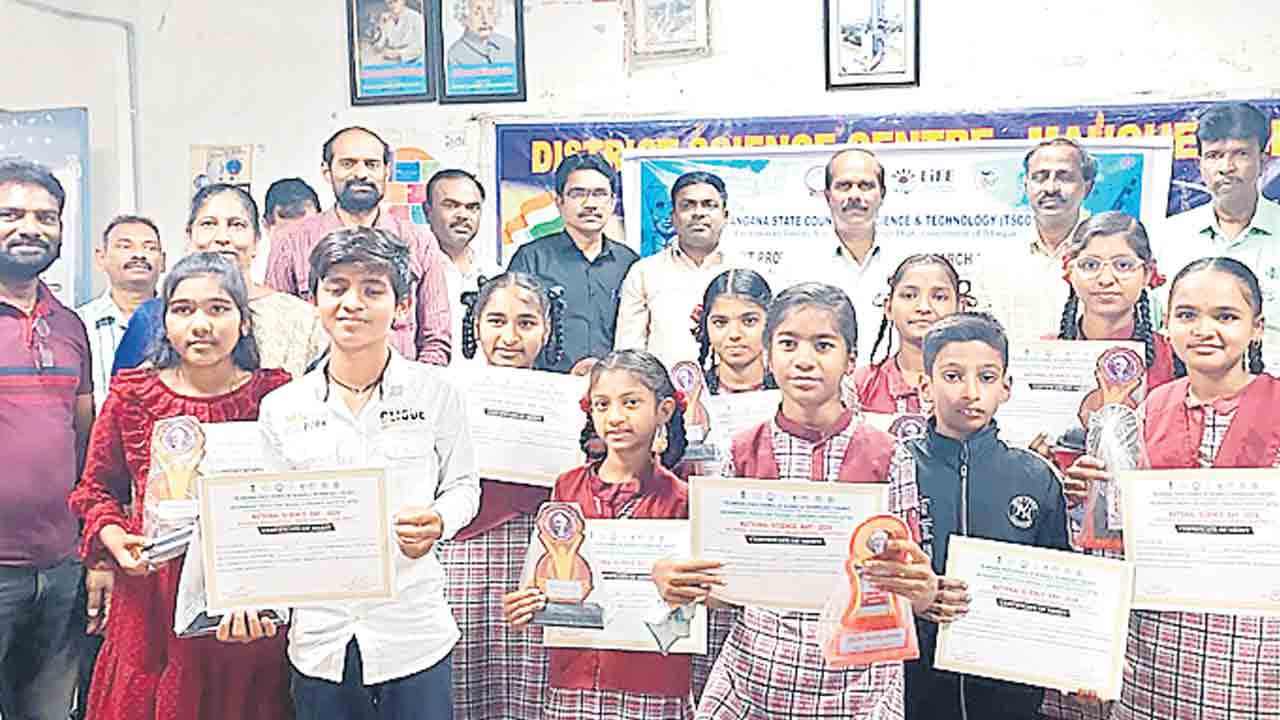 విద్యార్థుల్లో సృజనాత్మకతను వెలికితీయాలి