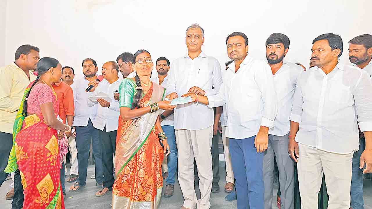 హామీలు విస్మరించిన కాంగ్రెస్‌ సర్కారు