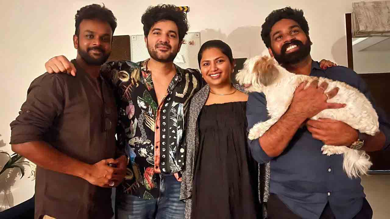 Siddu Jonnalagadda | ముగ్గురు డైరెక్టర్లతో సిద్దుజొన్నలగడ్డ.. ట్రెండింగ్‌లో స్టిల్‌