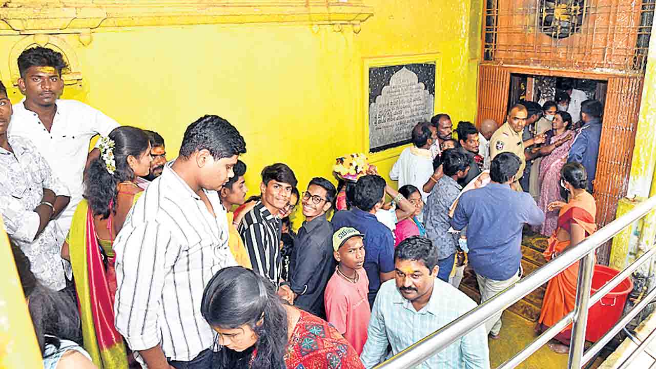 మల్లన్న భక్తులకు ఇక్కట్లు