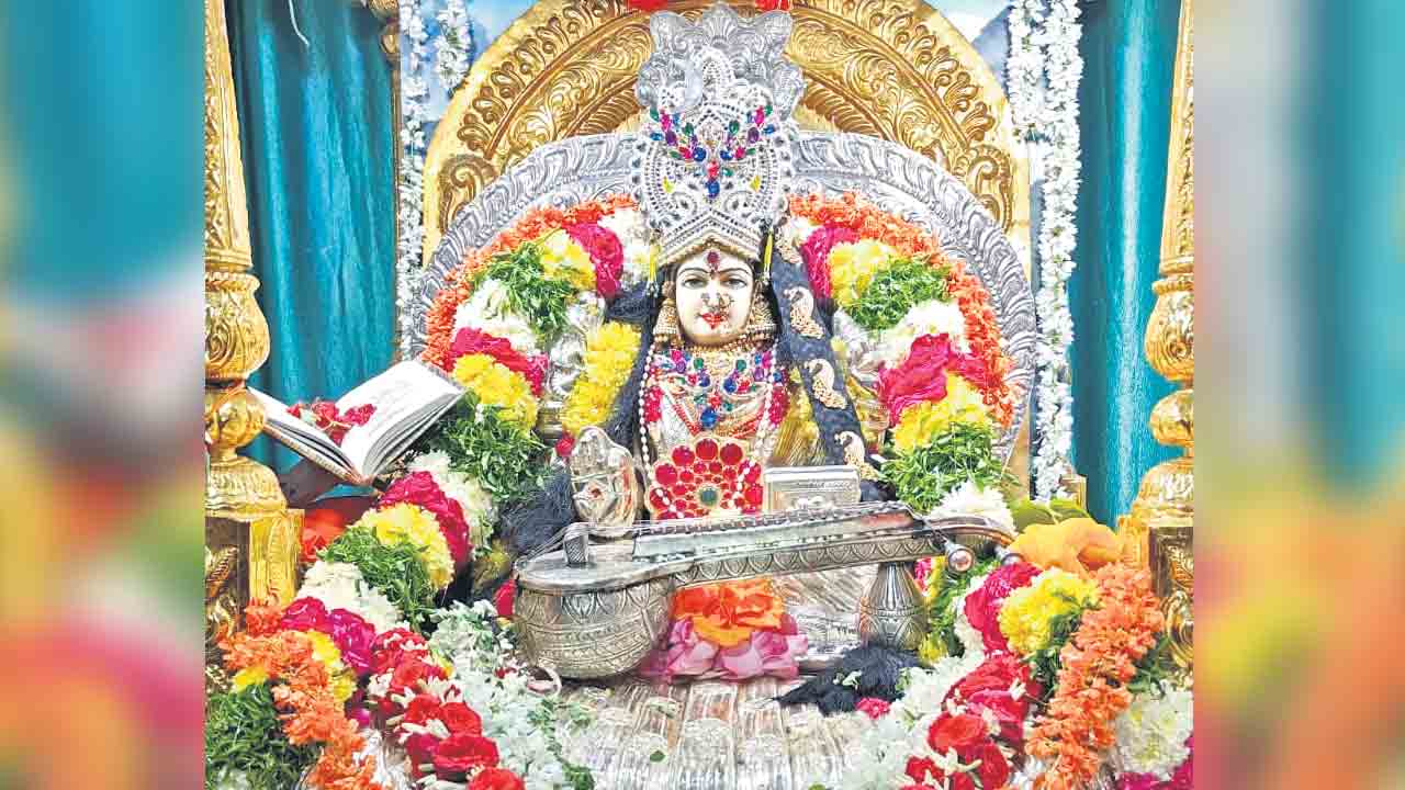 శ్రీ వీణా శారదగా..