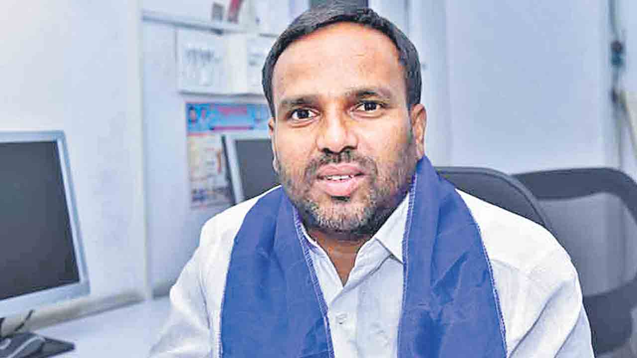 దళితబంధు కొనసాగించాలి: వంగపల్లి