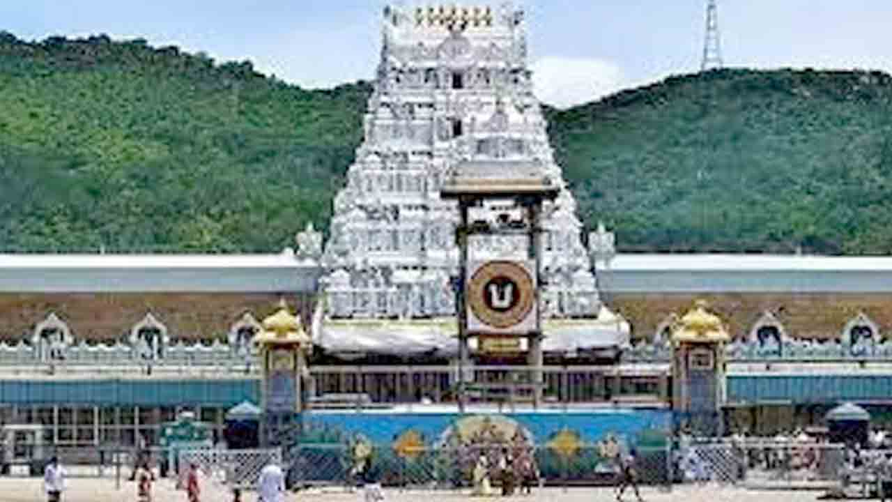Tirumala | తిరుమలలో పెరిగిన భక్తుల రద్దీ.. అన్ని కంపార్టుమెంట్లు ఫుల్
