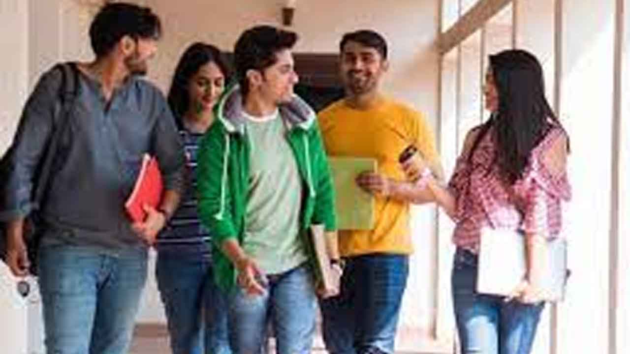 Britain | బ్రిటన్‌కు భారతీయ విద్యార్థుల బైబై..! గతంలో పోలిస్తే తగ్గిన సంఖ్య..!