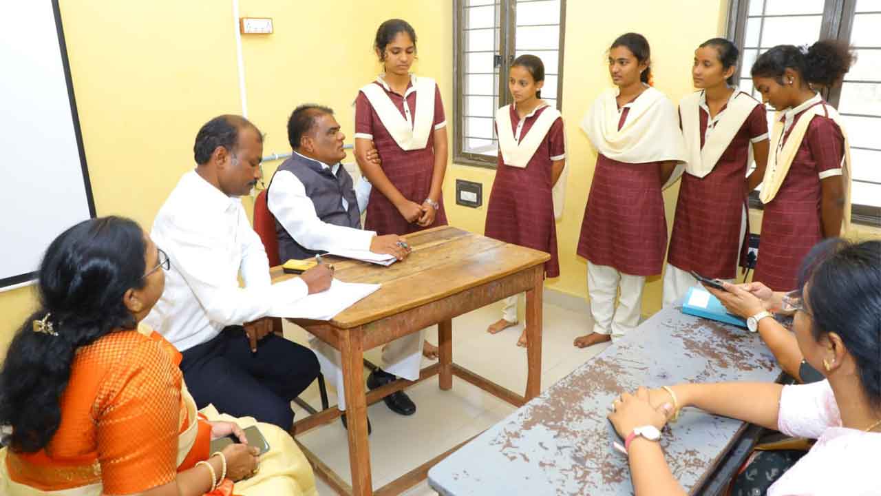 విద్యార్థులు మనోధైర్యం కోల్పోవద్దు