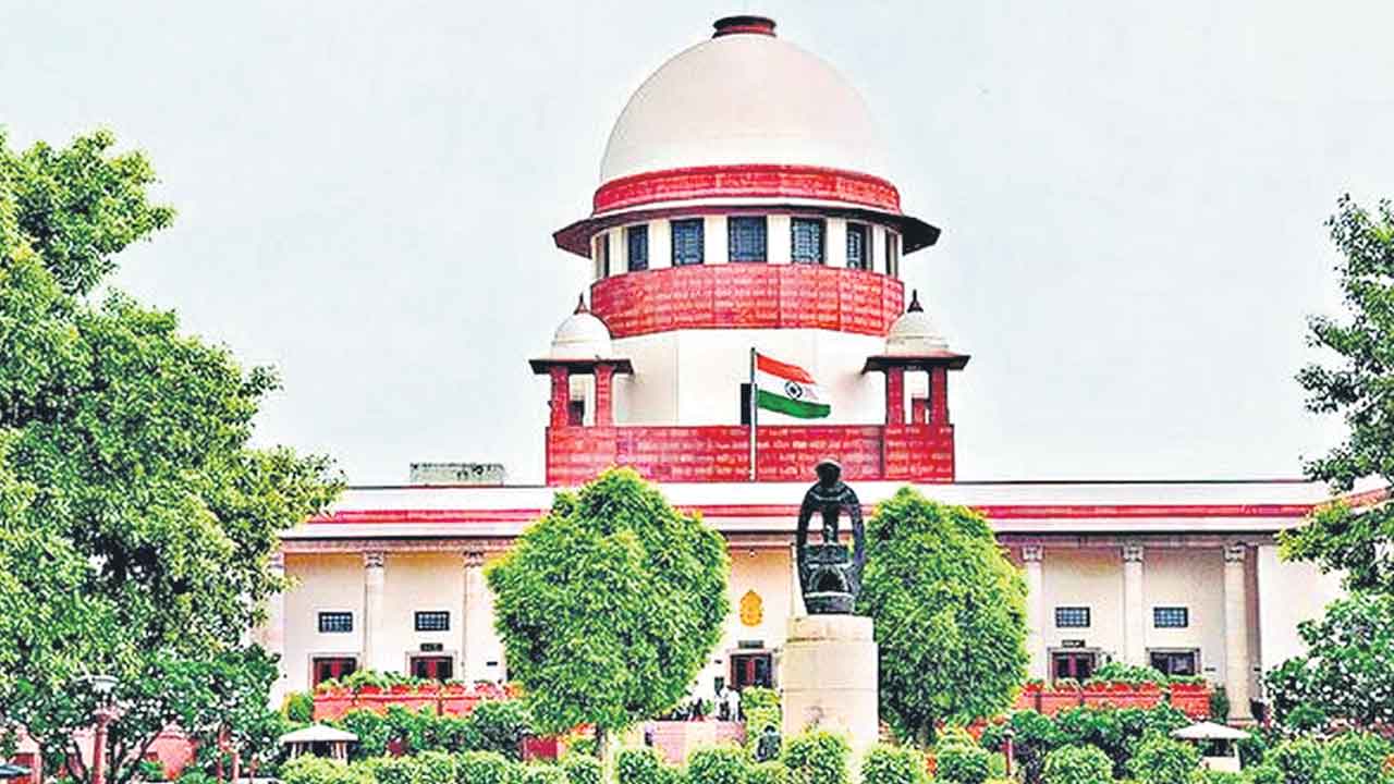 Supreme Court | ఆమె సేవలు అమూల్యం.. గృహిణి సేవలను డబ్బు కోణంలో చూడొద్దు: సుప్రీంకోర్టు