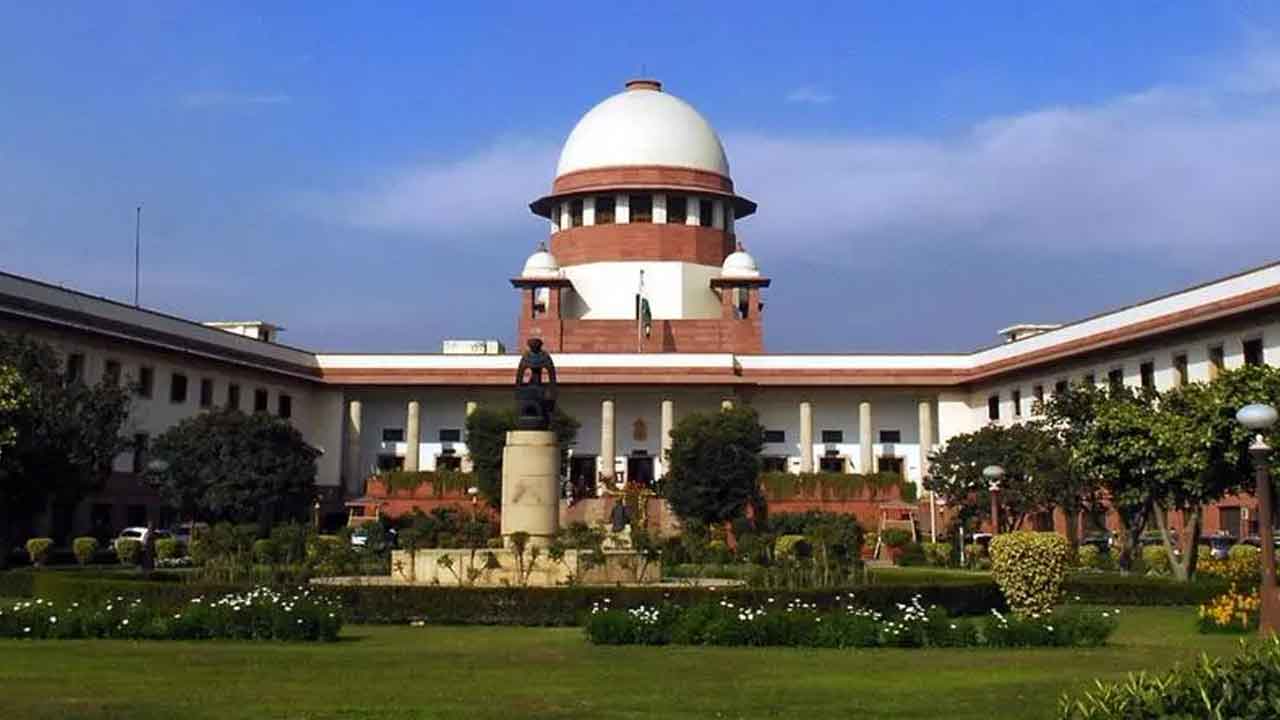 ఉన్నతాధికారులకు ఫిర్యాదు నేరం కాదు