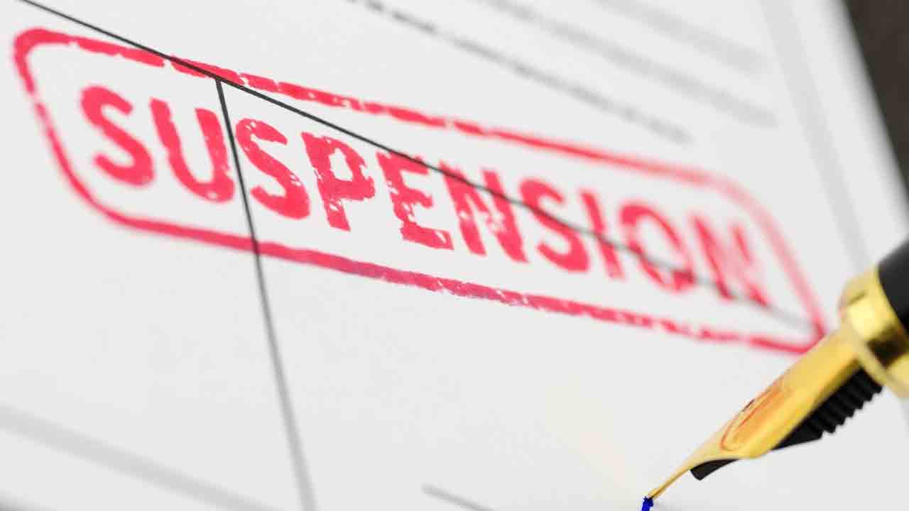 ‘కోరుట్ల’ ఘటనలో డాక్టర్‌ శ్రవణ్‌ సస్పెన్షన్‌