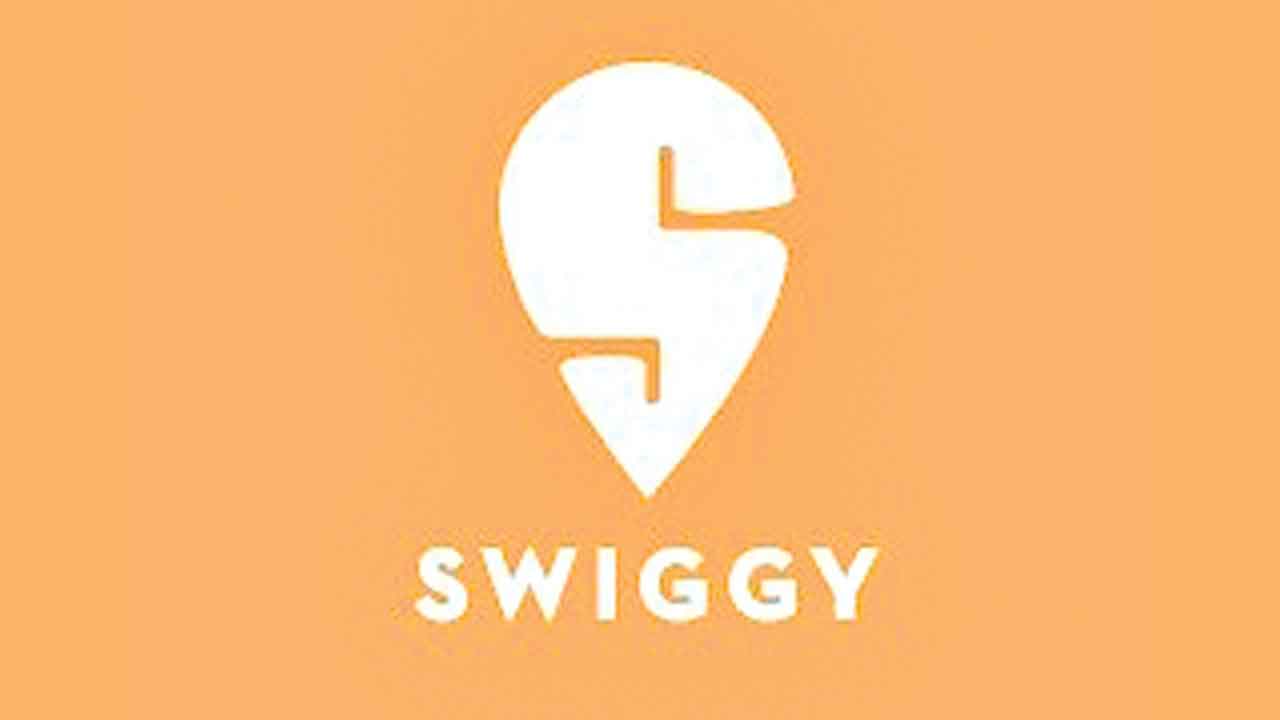 Swiggy | ఇక రైళ్లలోనూ స్విగ్గీ సేవలు.. ఏ స్టేషన్లలో అంటే?