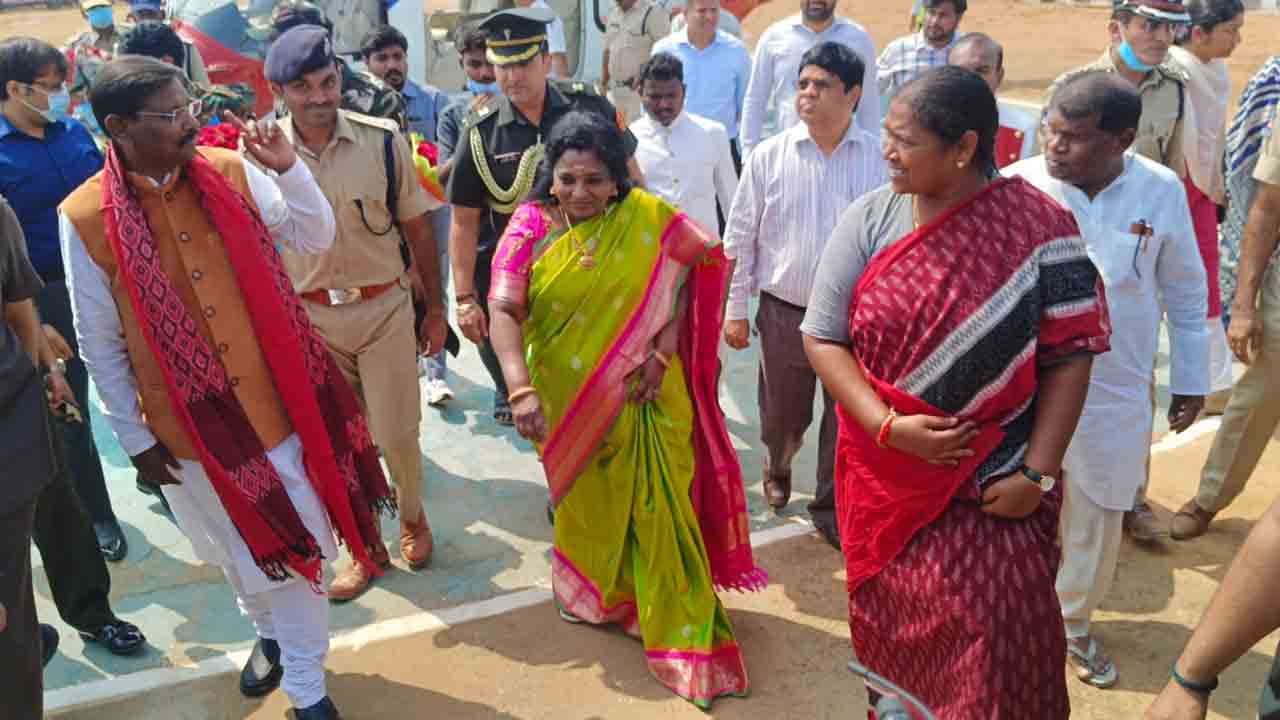 Medaram Jathara | వనదేవతలను దర్శించుకున్న గవర్నర్‌ తమిళిసై