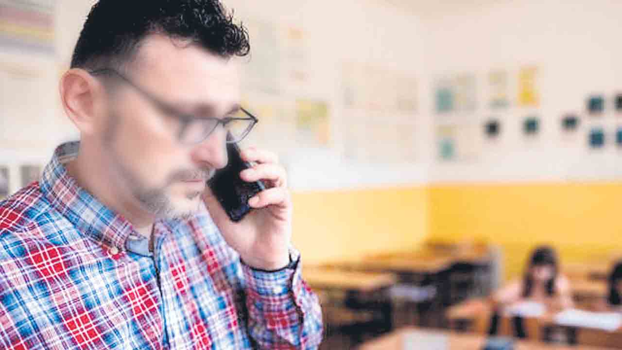 తరగతి గదుల్లో సెల్‌ఫోన్లు