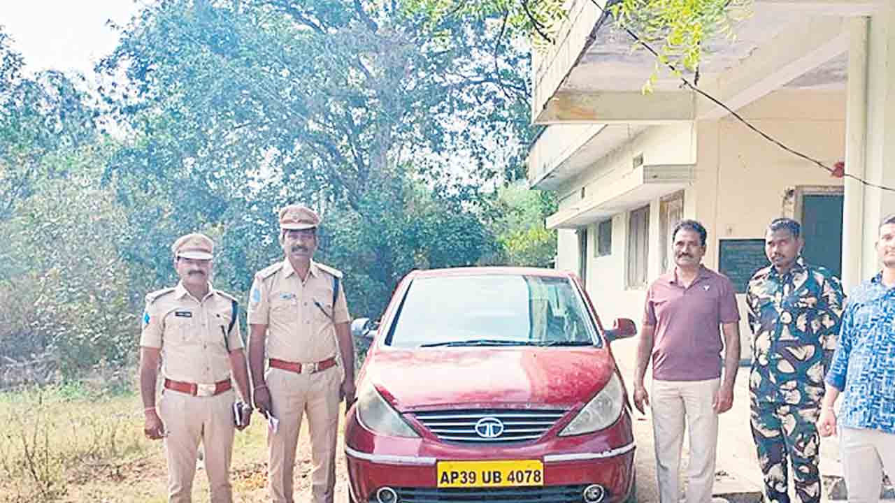 టేకు దుంగల పట్టివేత