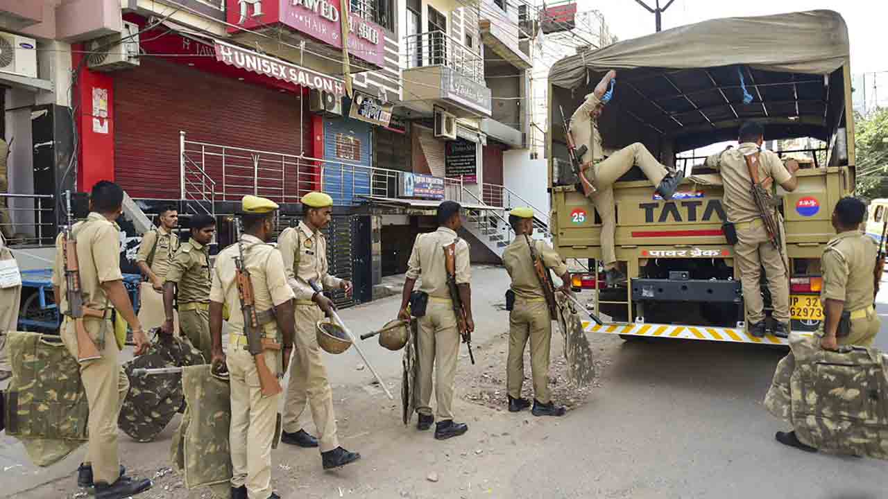 Teen Suicide | తల్లితో కలిసుండటం ఇష్టంలేక 17 ఏళ్ల బాలిక ఆత్మహత్య..!