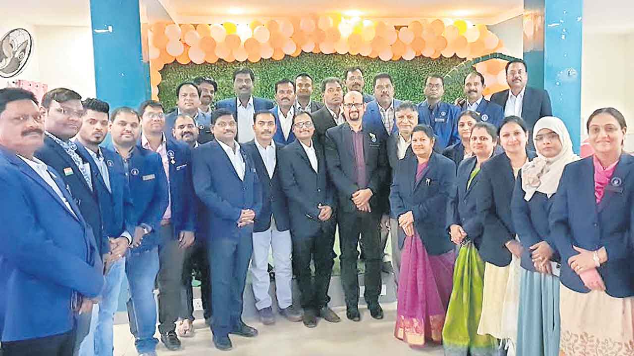 కోర్టు విధుల్లో బాధ్యతగా ఉండాలి