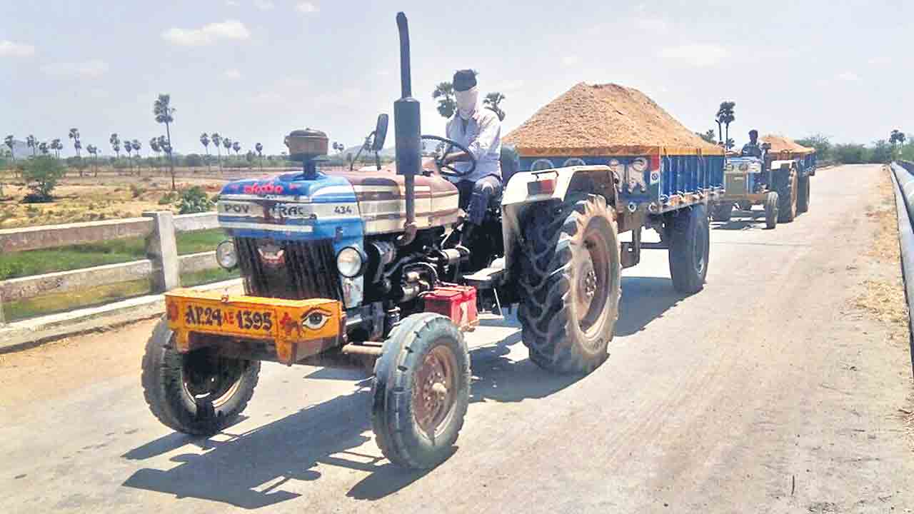 Sand Mafia | ఇసుక అక్రమ రవాణాకు అడ్డాగా ఆకేరువాగు