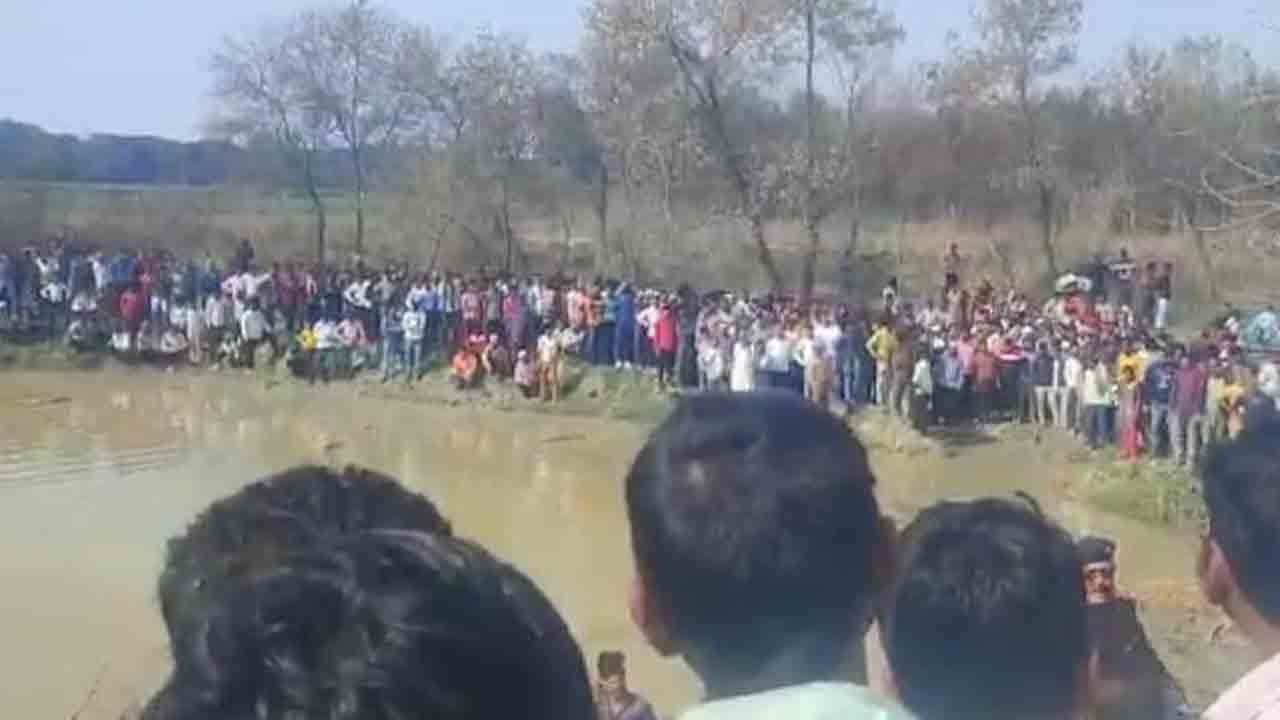 Uttar Pradesh | ఘోర ప్రమాదం.. నదిలోపడిన యాత్రికుల ట్రాక్టర్‌.. చిన్నారులు సహా 15 మంది మృతి