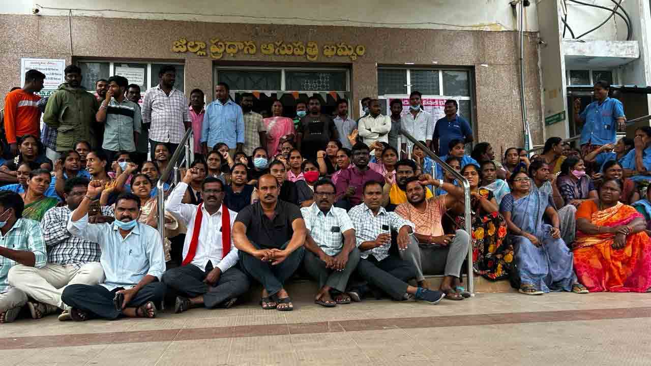 మూడు నెలల నుంచి వేతనాల్లేవ్‌..!
