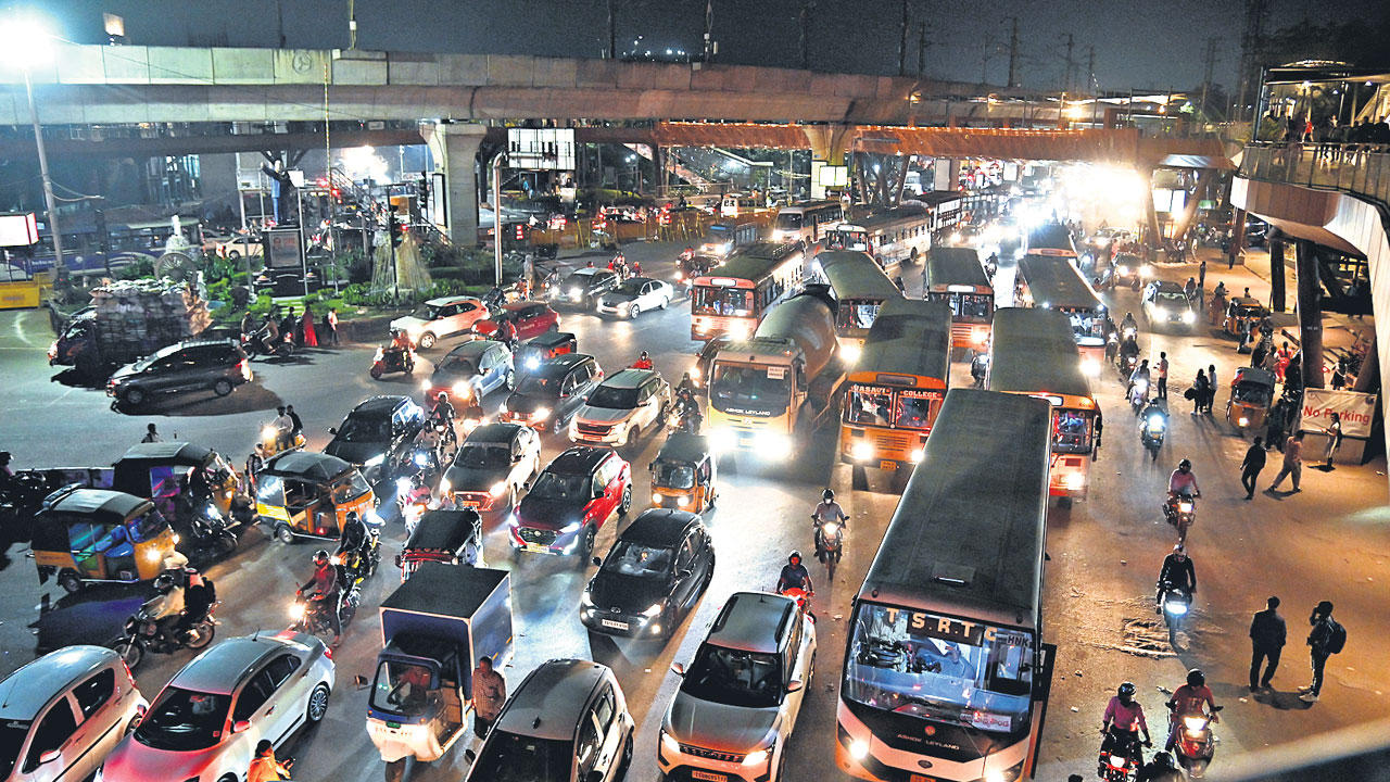 ట్రాఫిక్‌ జామ్‌లు..