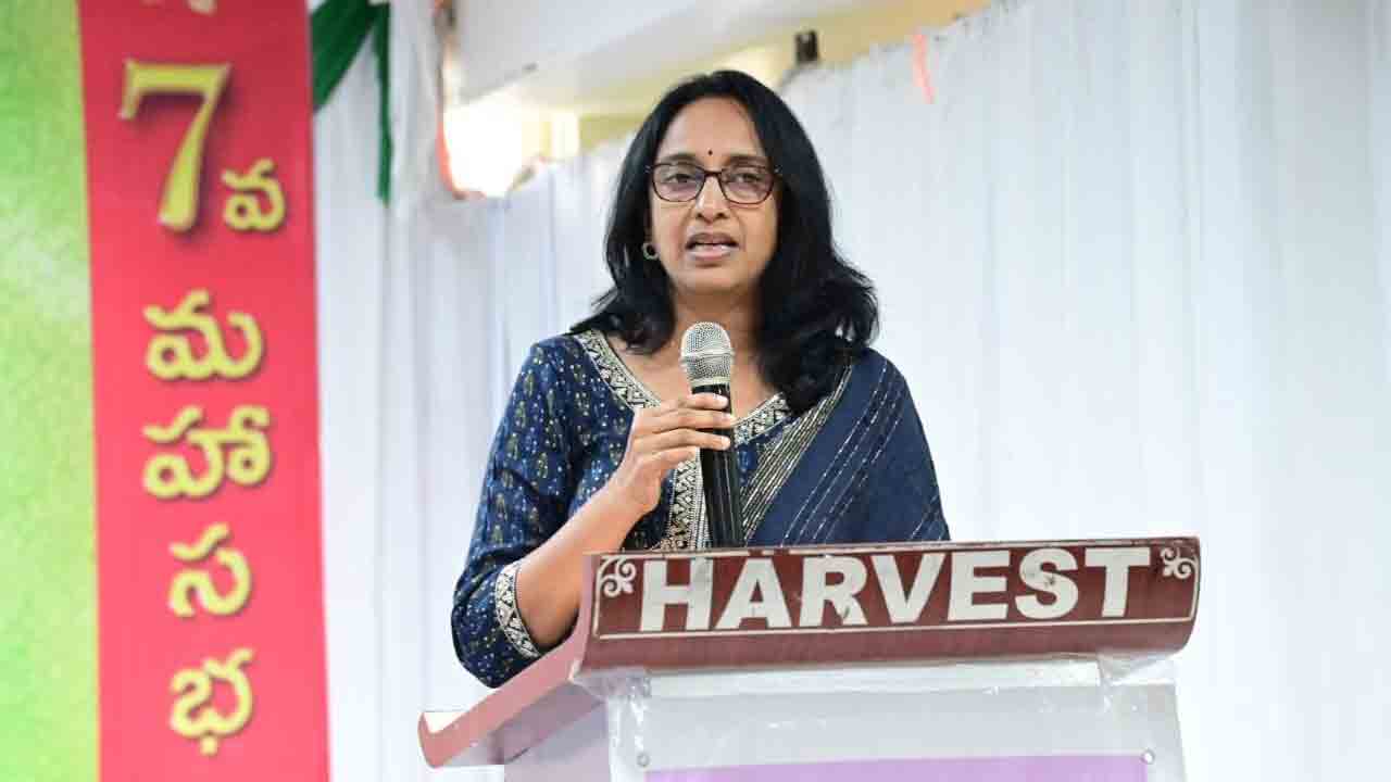 స్త్రీలపై ట్రోలింగ్పై కలిసికట్టుగా ఉద్యమించాలి
