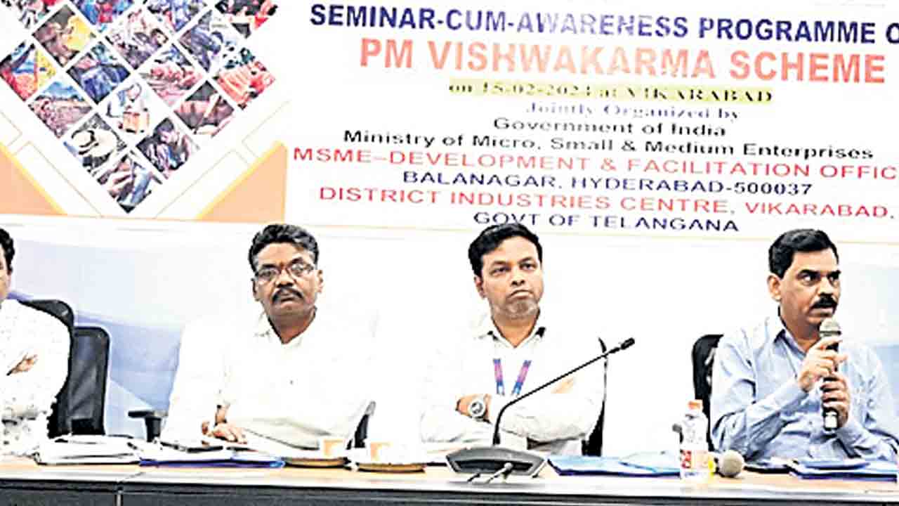 సంప్రదాయ చేతి వృత్తుల వారిని ప్రోత్సహించాలి