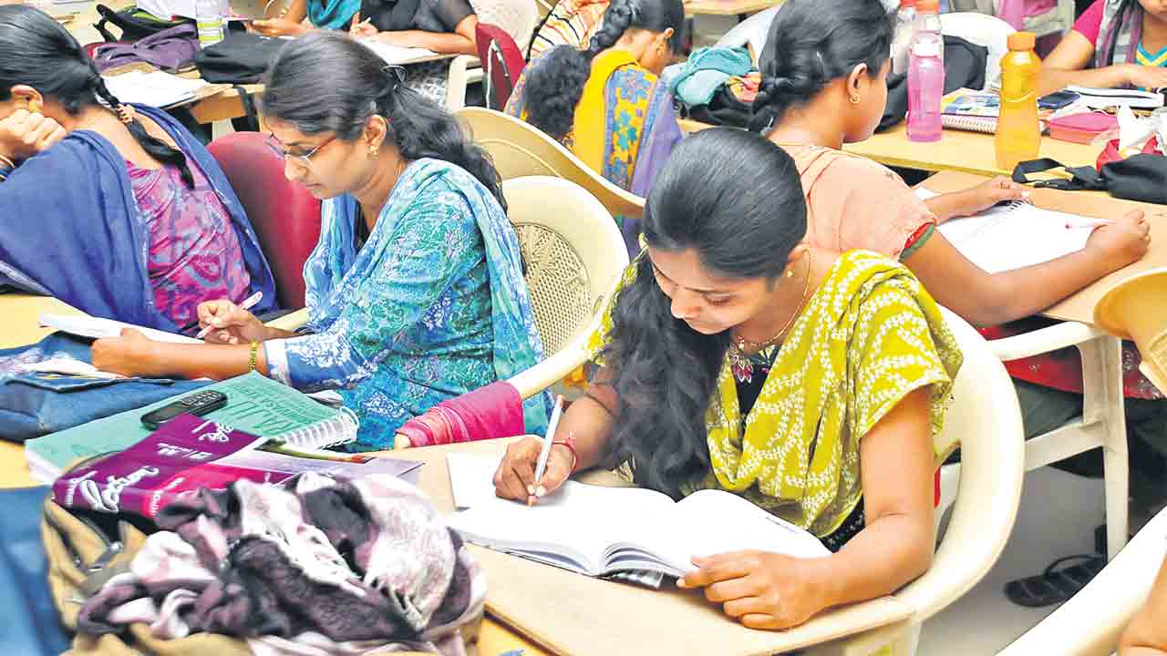 Group-1 Notification | సగం గల్లంతు.. గ్రూప్‌-1లో మహిళలకు భారీగా తగ్గిన పోస్టులు