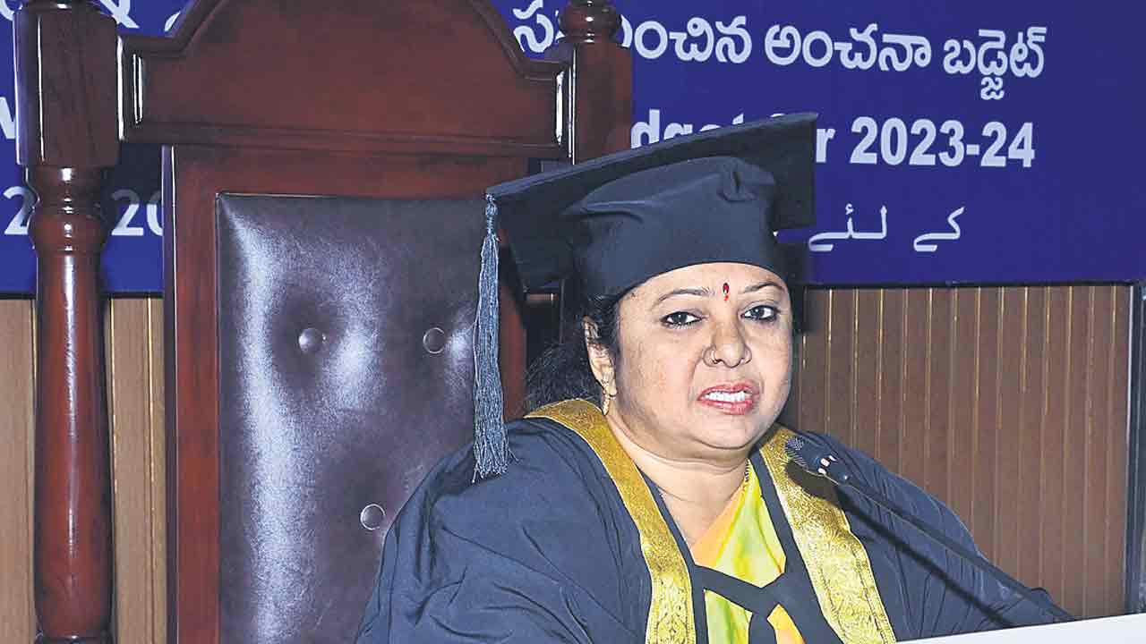 బడ్జెట్‌ సమావేశం.. గందరగోళం