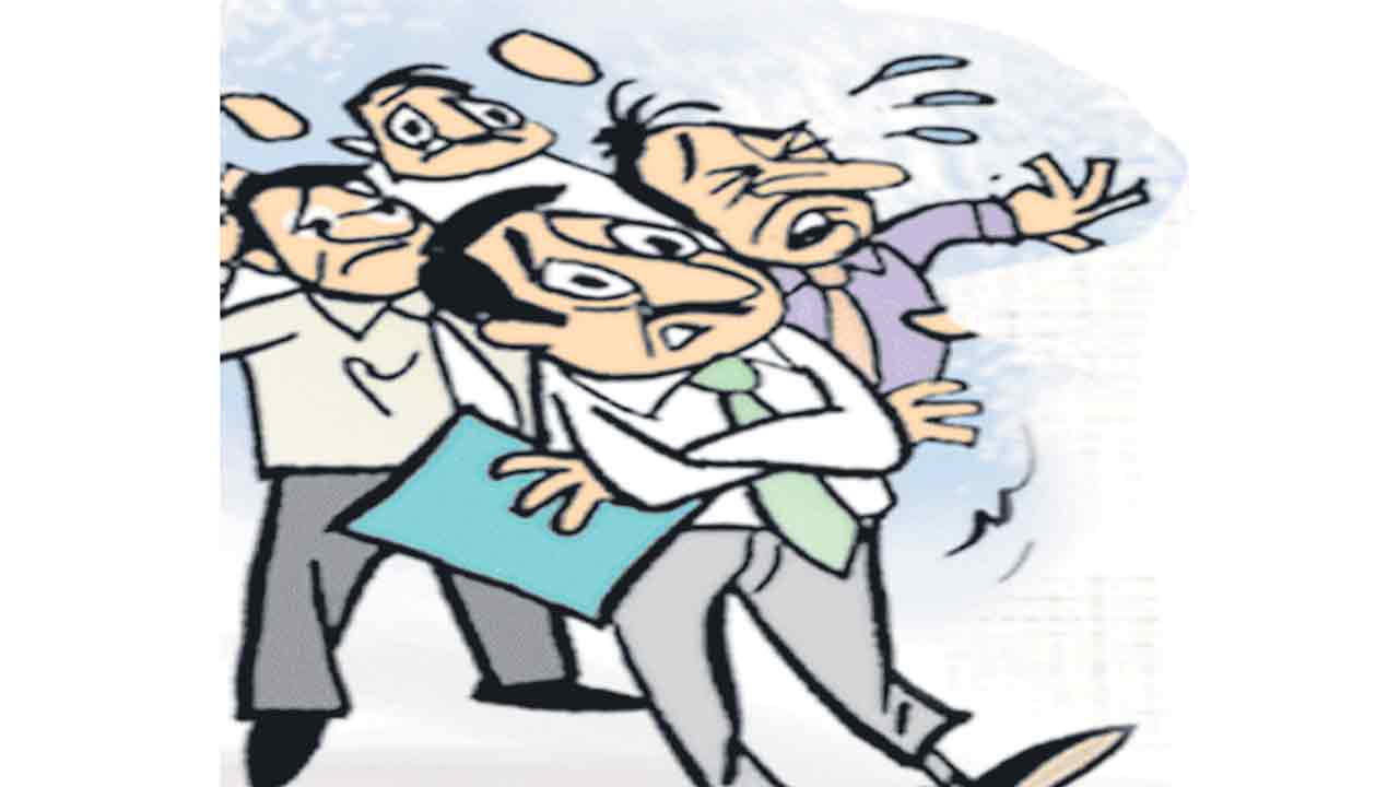 అక్రమార్కులకు స్నేహ‘హస్తం’?