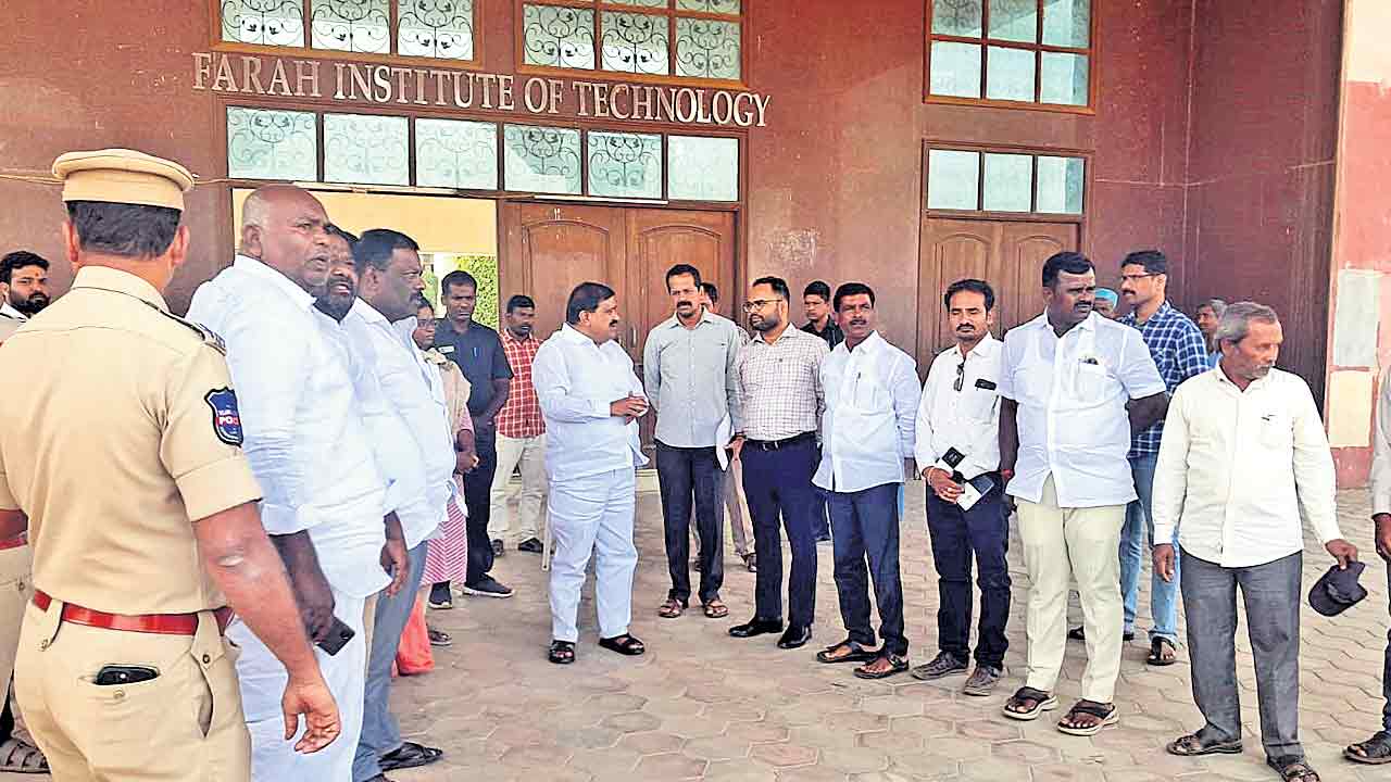 సభ ఏర్పాట్ల పరిశీలన