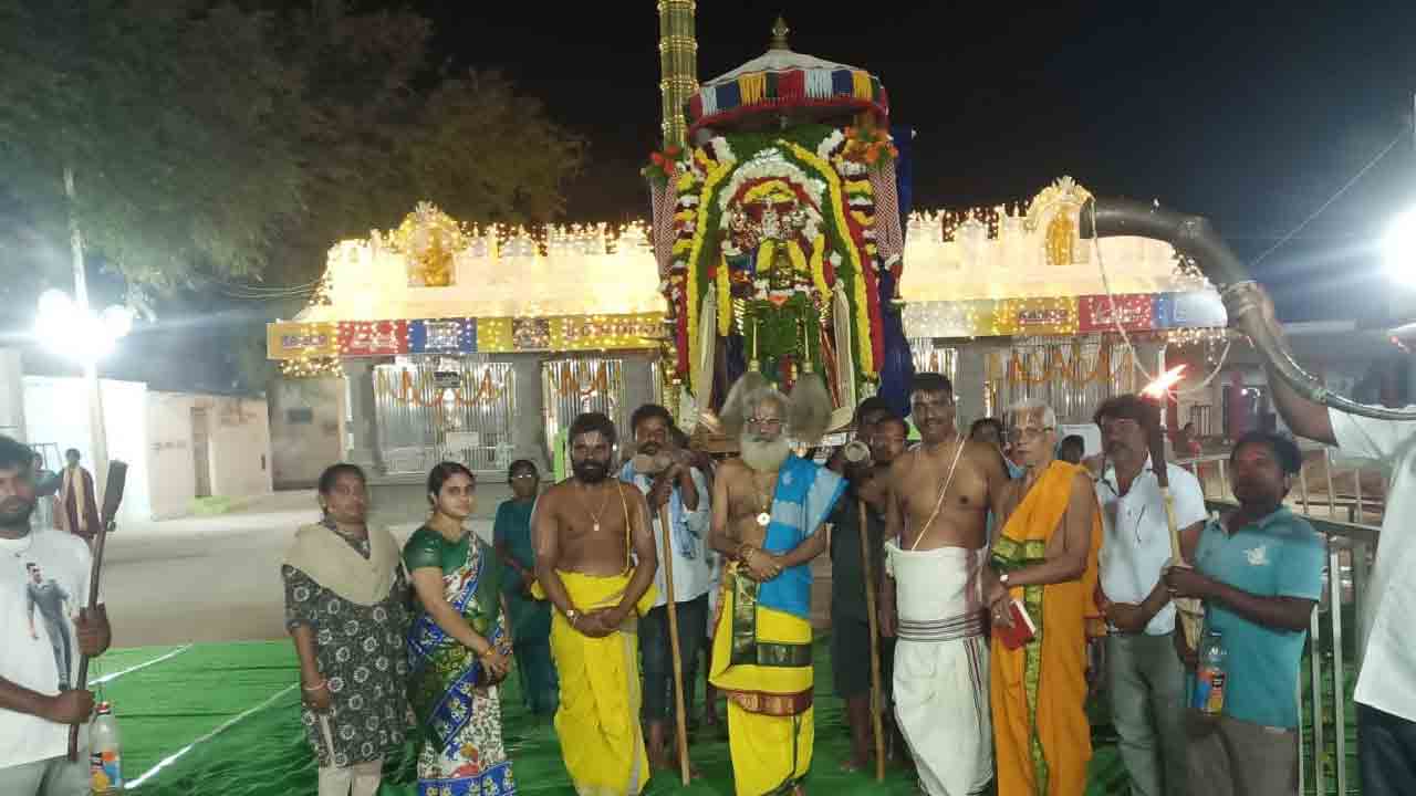 యోగానందుడి గరుడోత్సవం