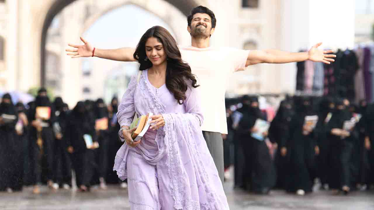 ప్రేమలో నందనందనా..