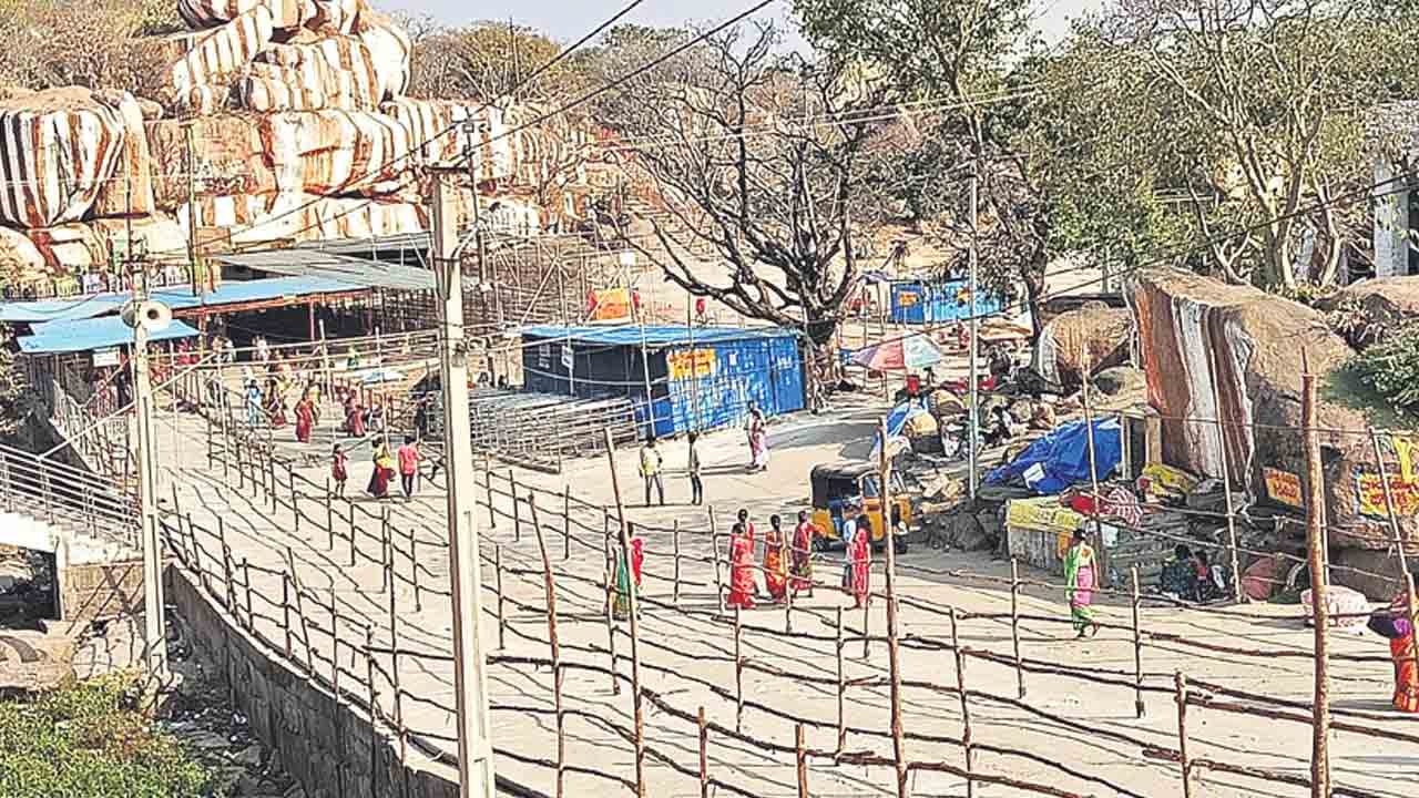 మాఘస్నానాలకు ఏడుపాయల ముస్తాబు