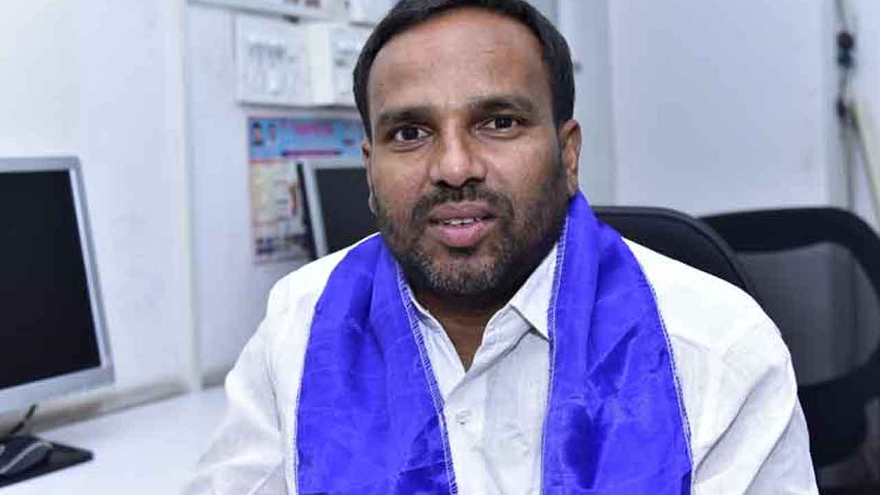 పారిశుద్ధ్య కార్మికులను క్రమబద్ధీకరించండి