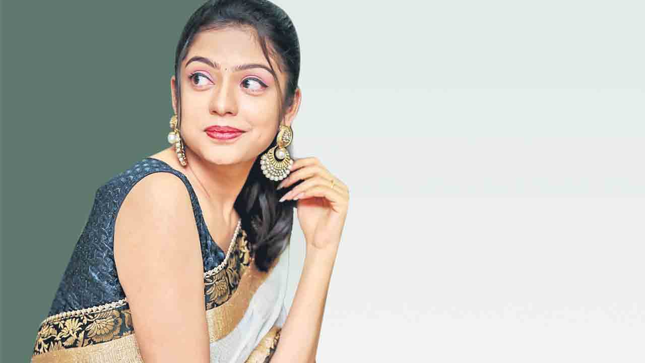 Varsha Bollamma | సైకో పాత్రకు సై అంటున్న బెంగళూరు బొద్దుగుమ్మ