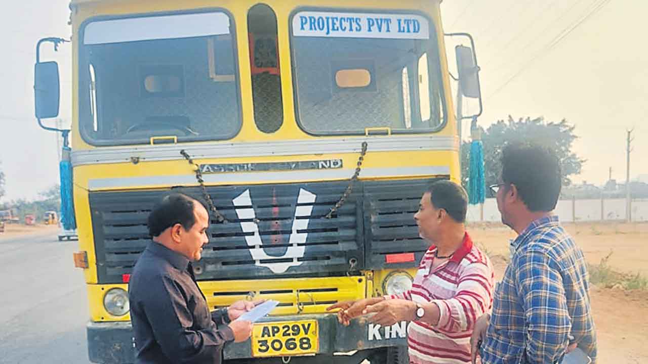 అక్రమ రవాణాపై కొరడా..