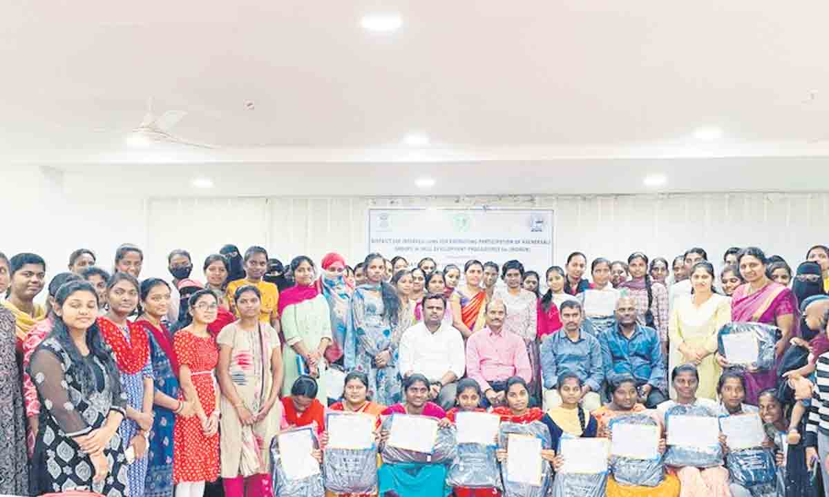 ఉపాధి అవకాశాలను సద్వినియోగం చేసుకోవాలి