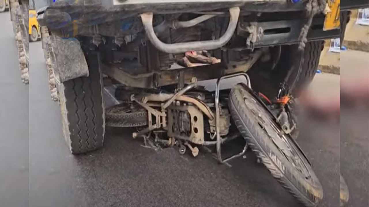 Vanasthalipuram | వనస్థలిపురంలో బైకును ఢీకొట్టిన టిప్పర్‌.. ఇద్దరు దుర్మరణం