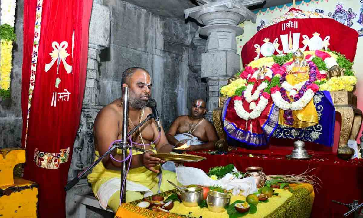 వైభవంగా లక్ష్మీనరసింహుడికి నిత్యోత్సవాలు