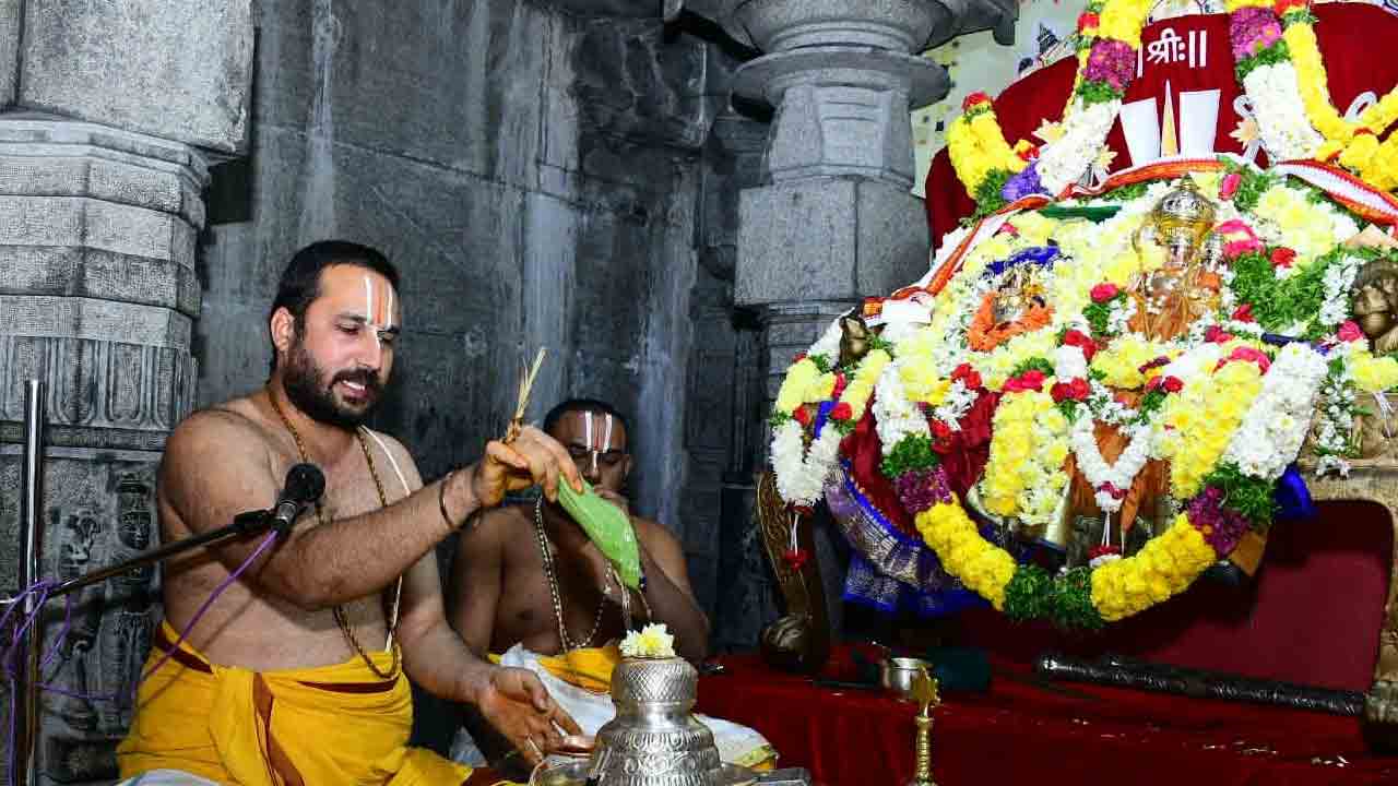 వైభవంగా సుదర్శన నారసింహ హోమం