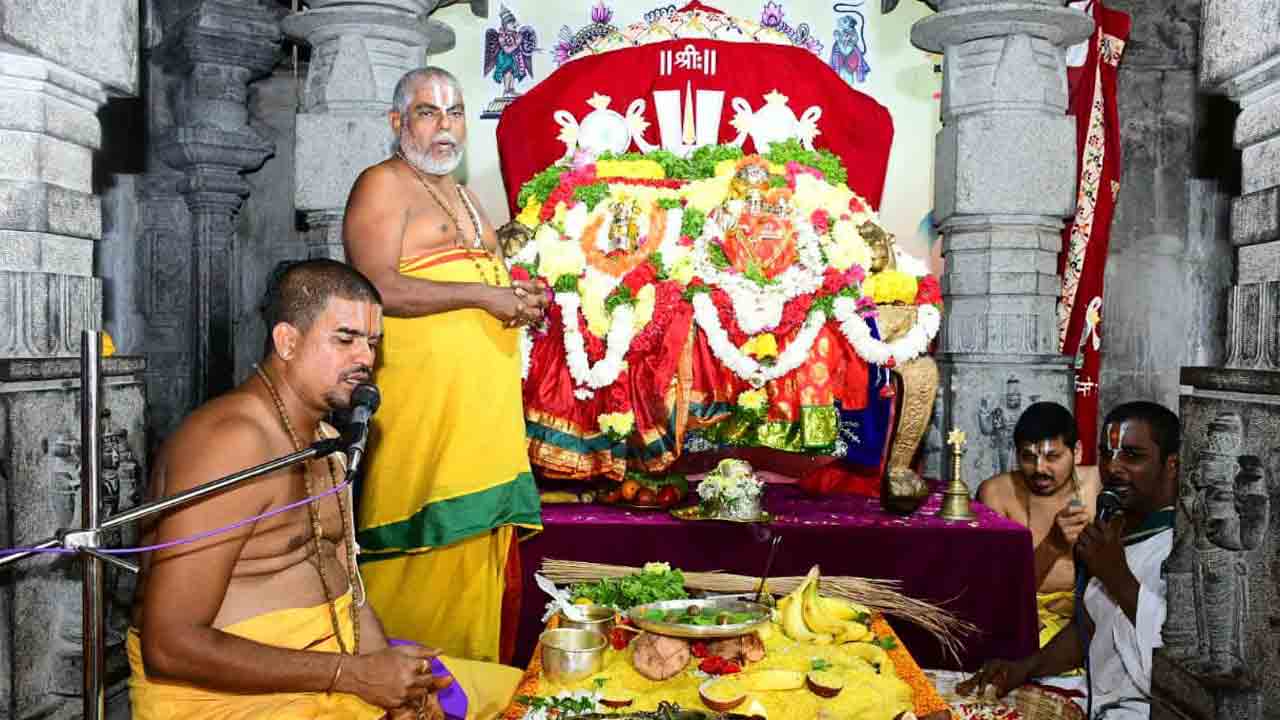 శాస్ర్తోక్తంగా యాదగిరీశుడి నిత్య తిరుకల్యాణోత్సవం