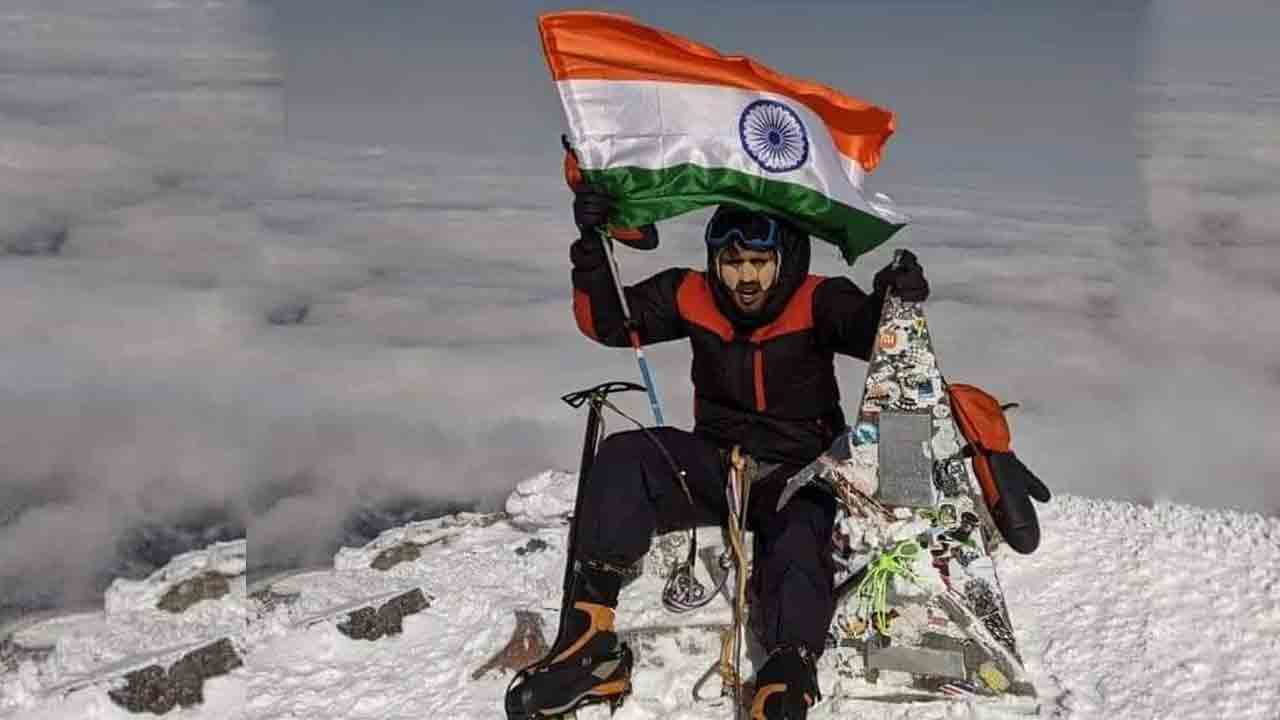 Bhukya Yashwanth | గిరిపుత్రుడు.. ఐదు పర్వతాలు అధిరోహించిన మానుకోట యువకుడు యశ్వంత్‌