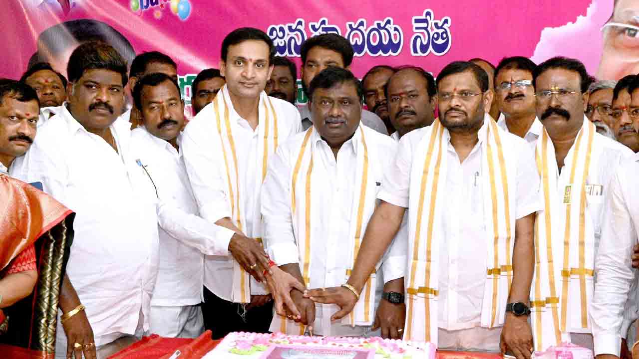 ఘనంగా శాసన మండలి చైర్మన్‌ గుత్తా సుఖేందర్‌రెడ్డి జన్మదిన వేడుకలు