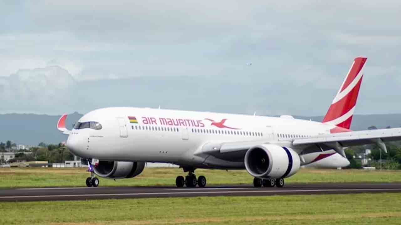 Mumbai | 5 గంట‌లు ర‌న్‌వేపైనే విమానం.. ఊపిరాడ‌క చిన్నారుల‌కు అస్వ‌స్థ‌త‌