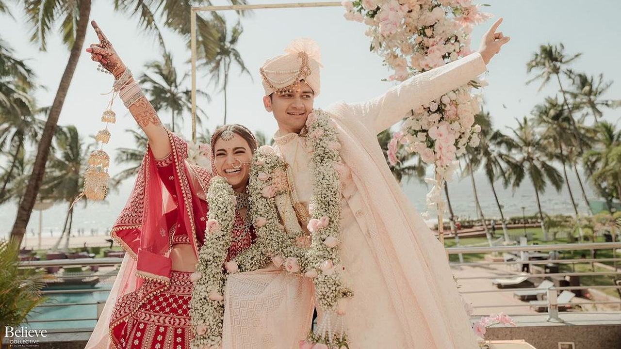 Aksha Pardasany | సినిమాటోగ్రాఫర్‌ను పెండ్లి చేసుకున్న కందిరీగ హీరోయిన్‌.. పిక్స్‌ వైరల్‌!