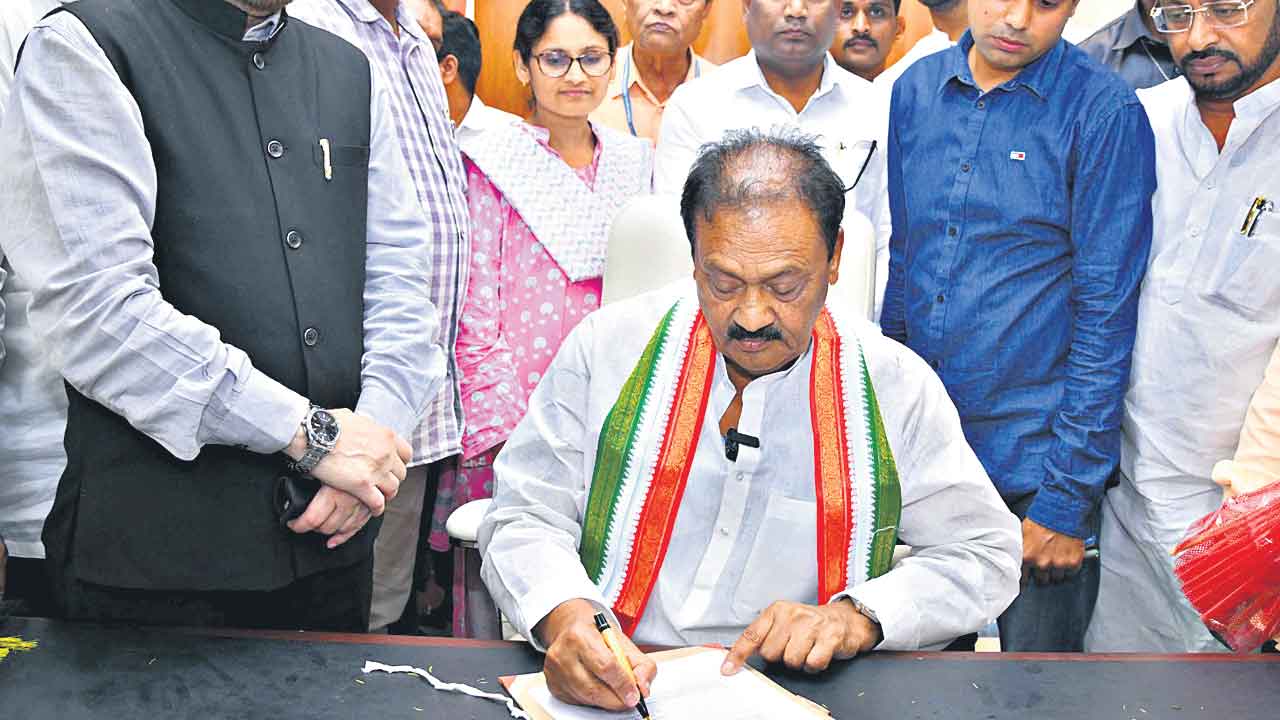 షబ్బీర్‌ అలీ బాధ్యతల స్వీకరణ