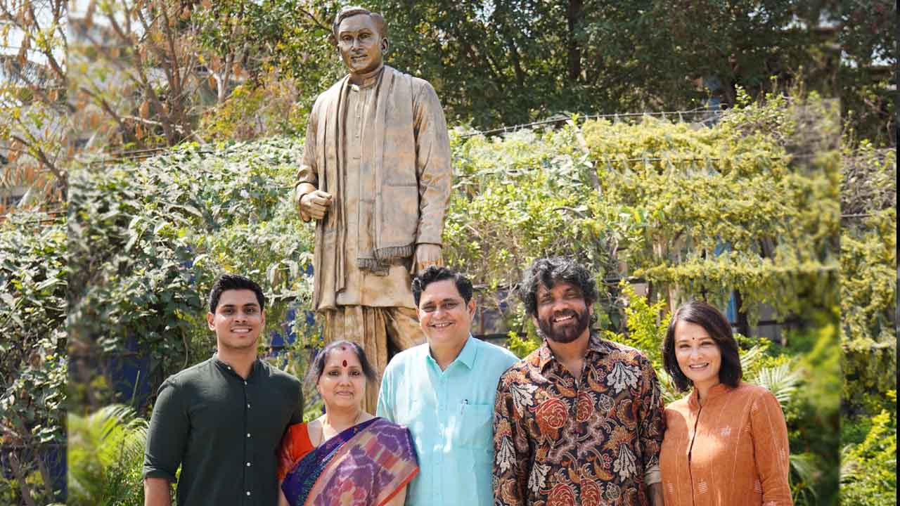 విద్యార్థులకు విశ్వనాథ్ అవార్డు